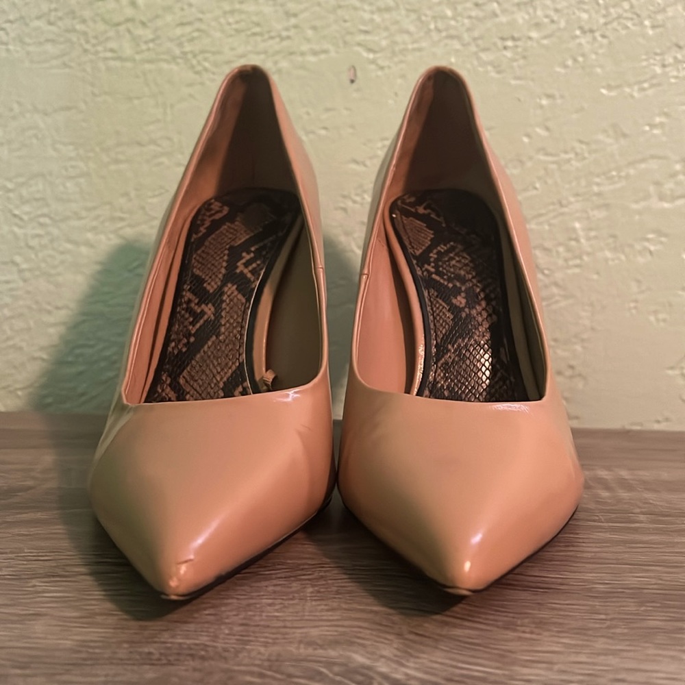 Women’s beige high heels!